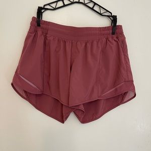 Lululemon hotty hot low rise lined short 4’